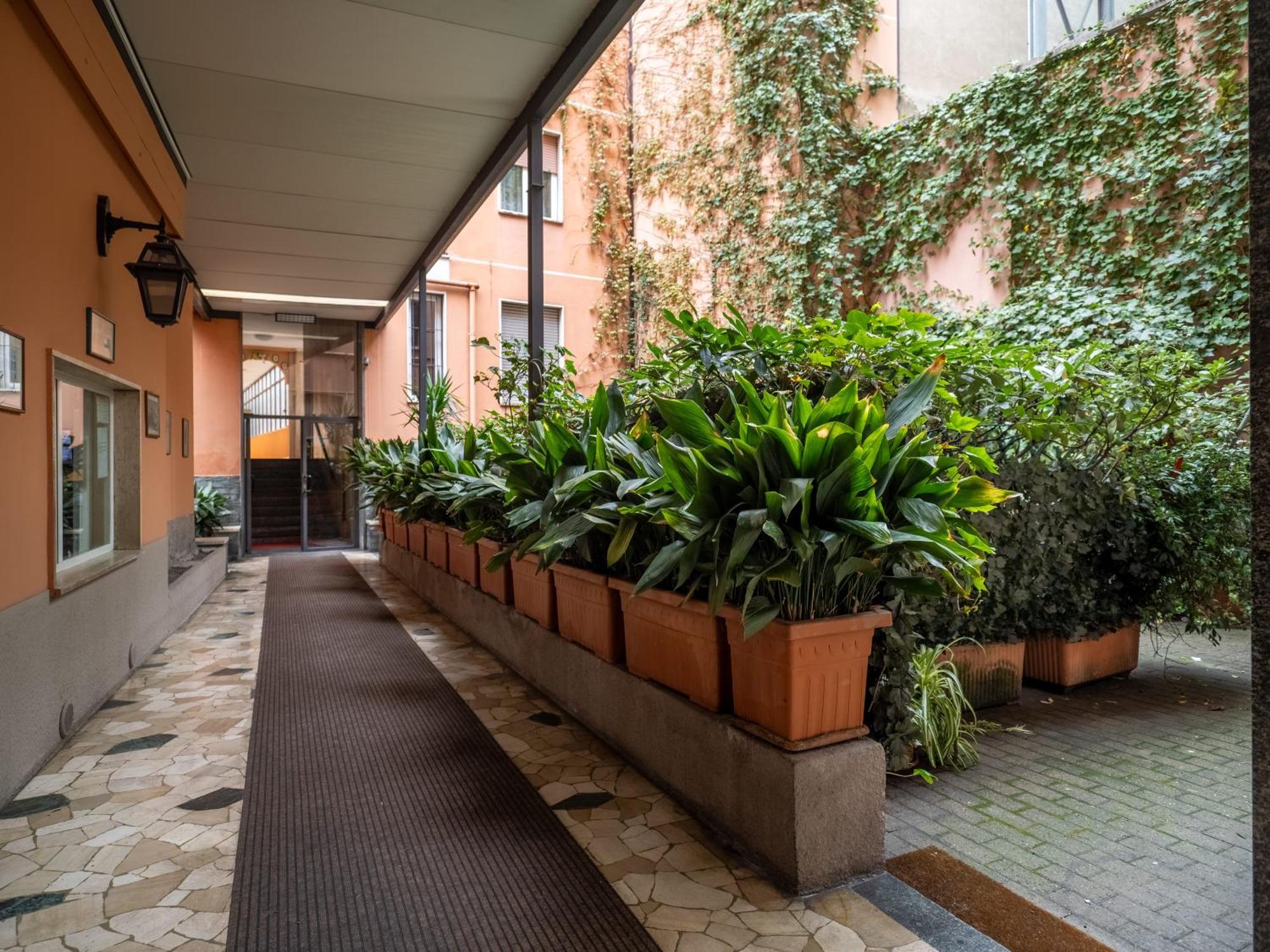 Keys Of Italy - Melloni 4 / Mustard Revolution Apartment Milan Bagian luar foto