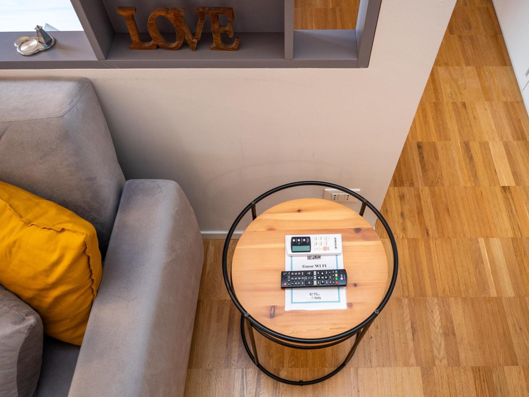 Keys Of Italy - Melloni 4 / Mustard Revolution Apartment Milan Bagian luar foto
